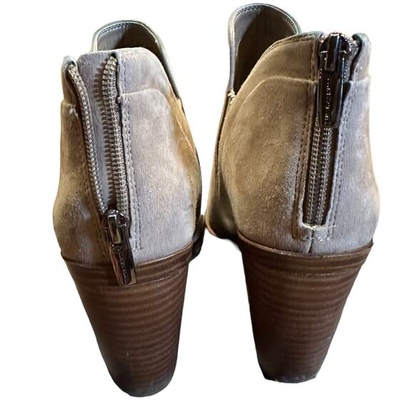 Vince Camuto Gradina Women’s Size 9 Tortilla Suede Pointed Toe Booties Zip Back - Picture 4 of 10